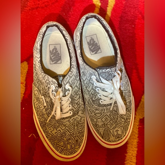 Vans Size 10, comes in Vans box. - Picture 6 of 10